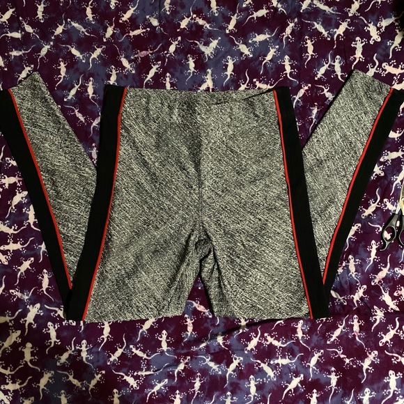 Express yoga pants with high waist and plenty of starch w/movement New condition - Picture 3 of 8